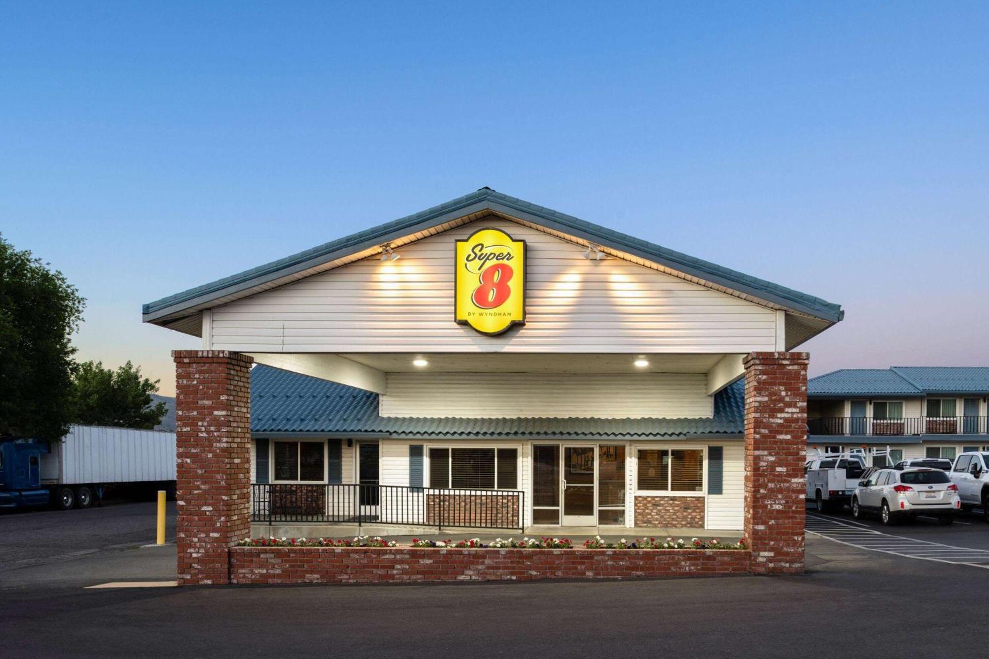 Super 8 By Wyndham Susanville Dış mekan fotoğraf